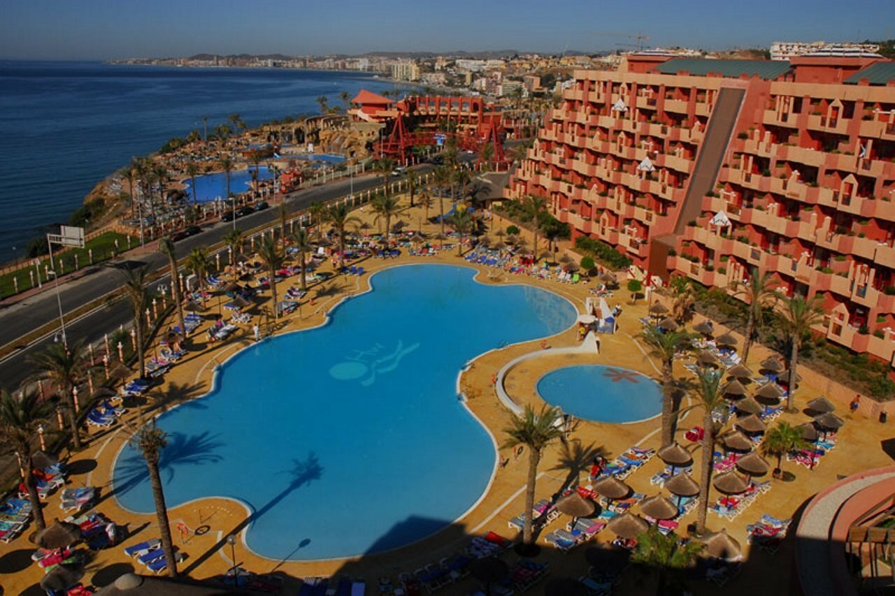 Фото Holiday World Village Hotel