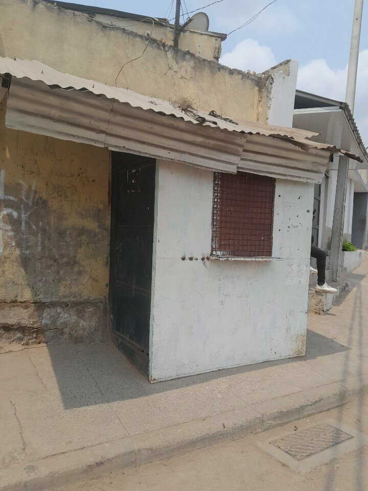 Bar, pub Roulote Bar, Loanda, photo