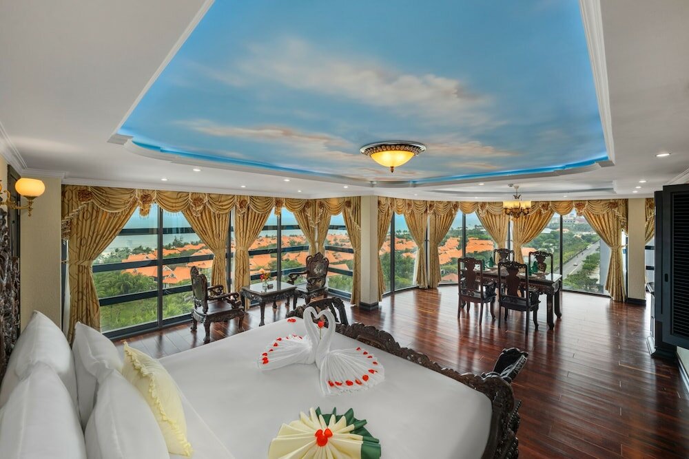 Фото V-Hotel Da Nang Beach