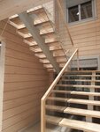 Уютный дом (Zvukovaya ulitsa, 3), escaleras y barandillas de escaleras