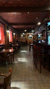 Mrs Hudson's Pub (Fevralskaya ulitsa, 105), cafe