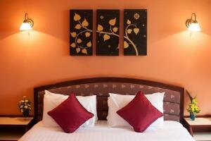 Гостиница Amarin Lagoon Hotel Phitsanulok в Пхитсанулоке
