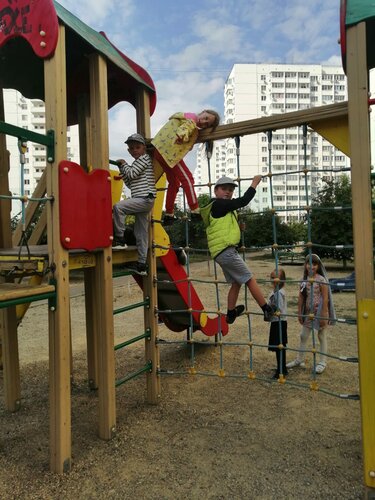 Балапандардың ақ-қара фотосуреттері