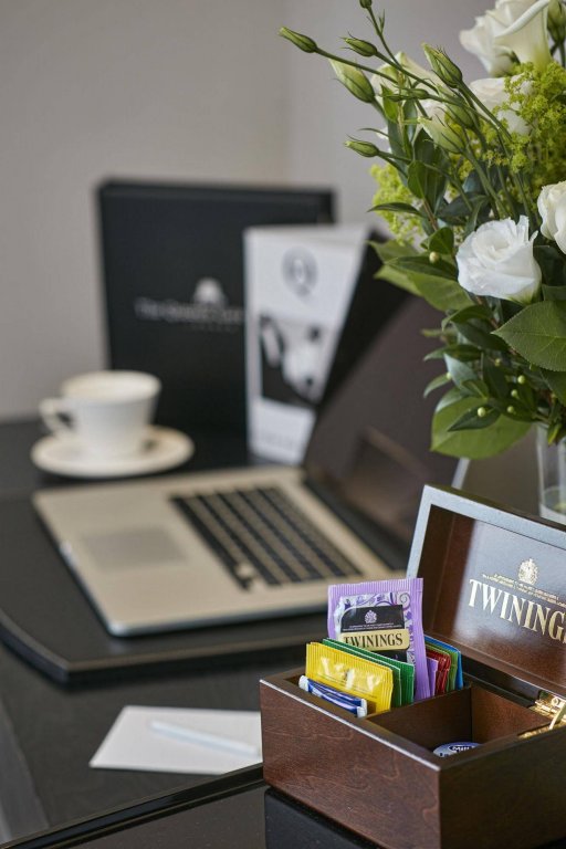 Фото The Queen’s Gate Hotel