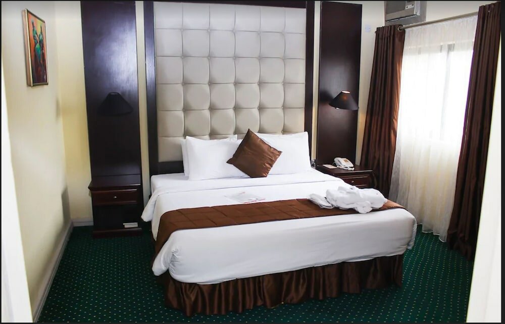 Фото отеля 2