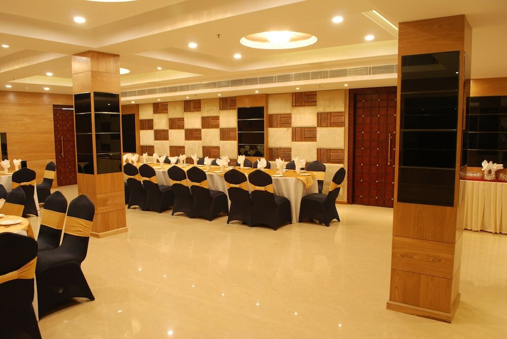 Фото Glades Hotel