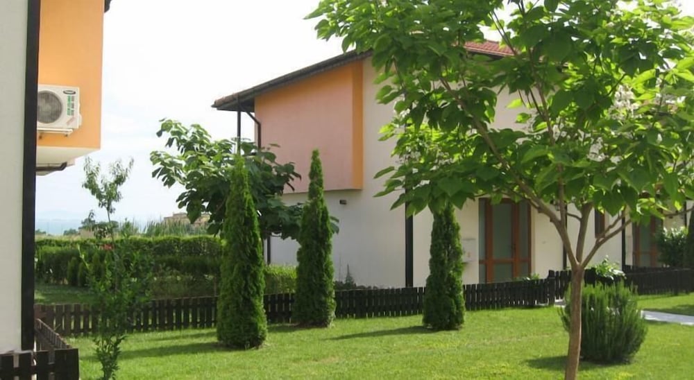 Фото Apartcomplex Chateau Aheloy