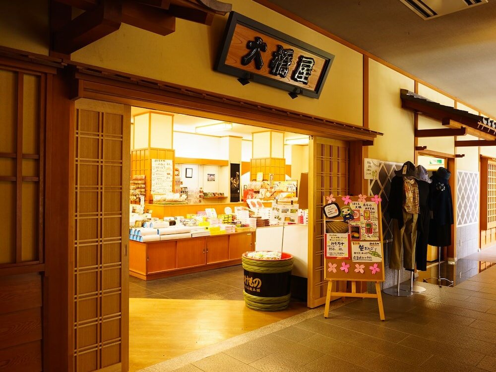 Фото Hotel Hoho A hotel overlooking the Echigo Plain and the Yahiko mountain range