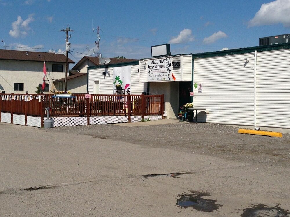 Фото Sundre Motor Inn