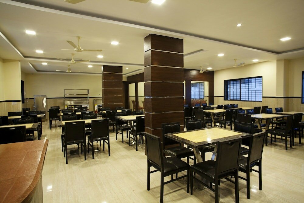 Фото Hotel Mahalakshmi Residency