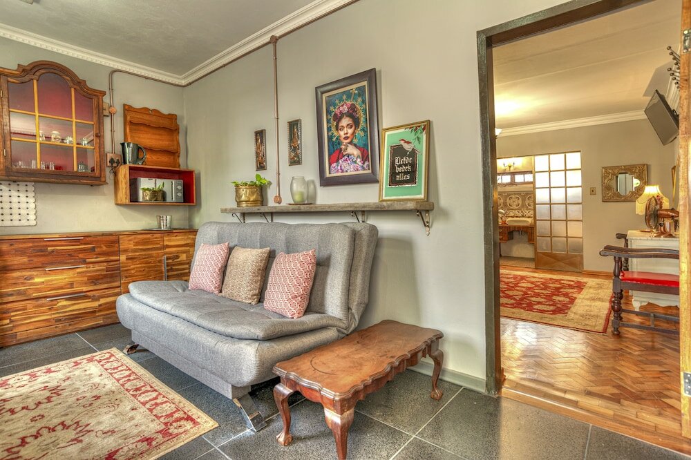 Фото Oak View Manor