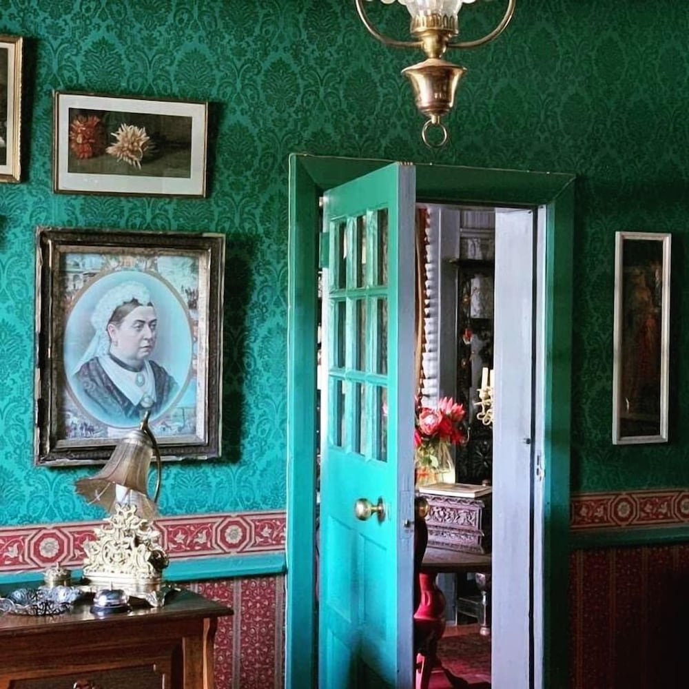 Фото Oak View Manor