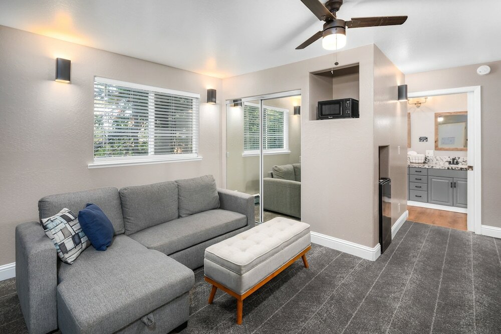 Фото The Inn at Boatworks