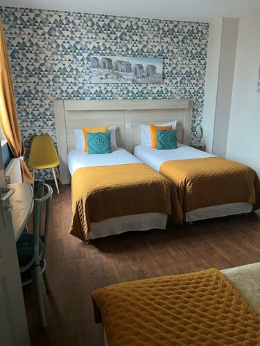 Гостиница Hôtel de Lion sur Mer