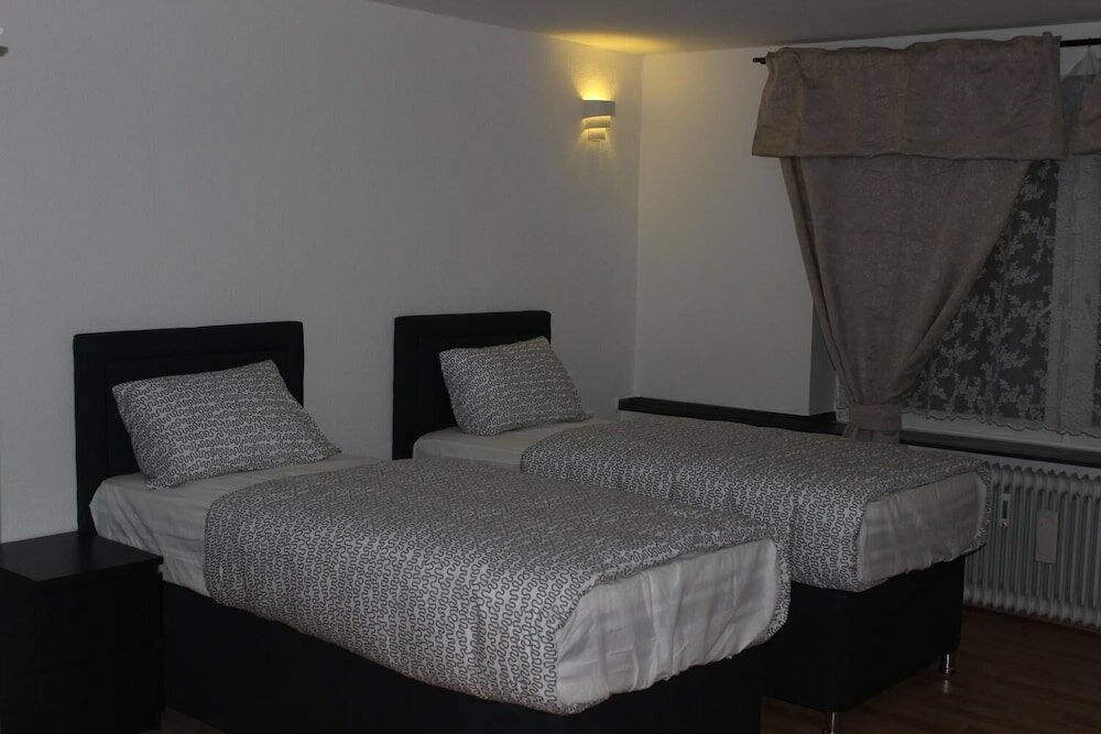 Фото Hotel Garni Emir