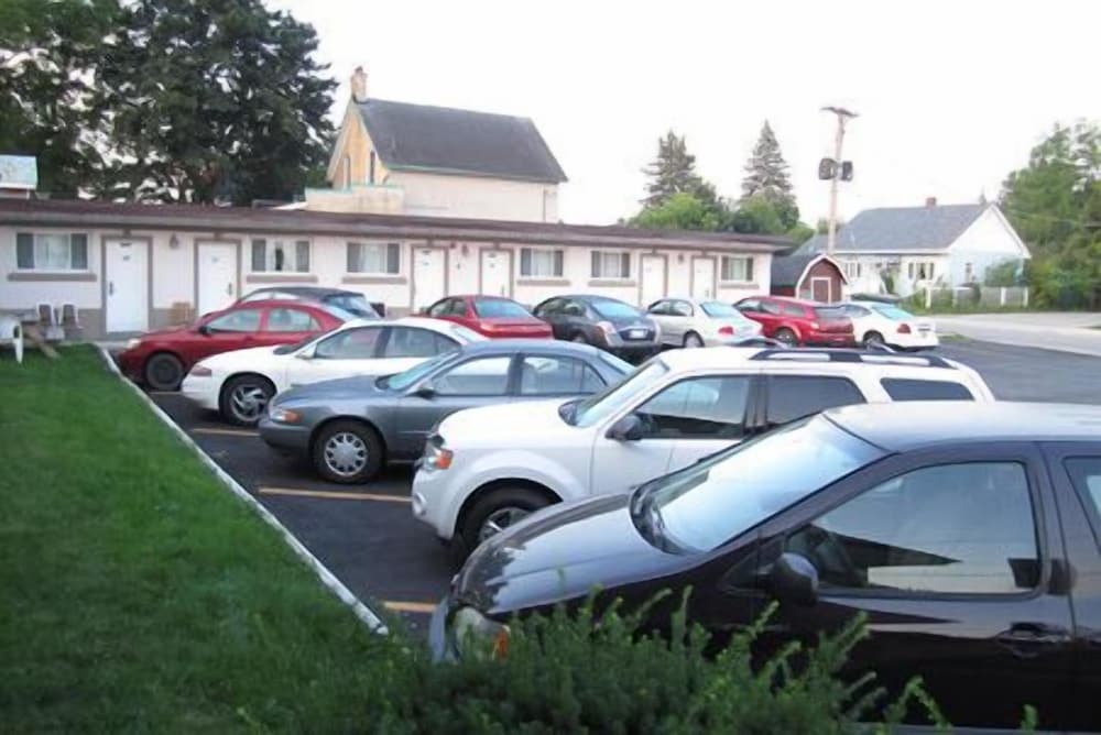 Фото Canadiana Motel