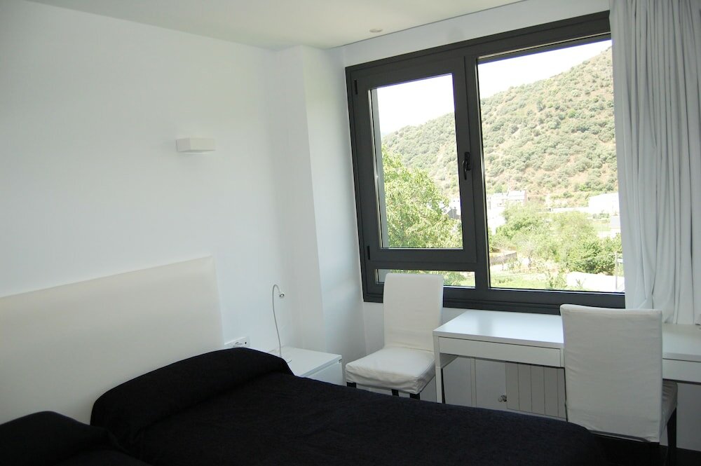 Фото Hostal Tres Campanas