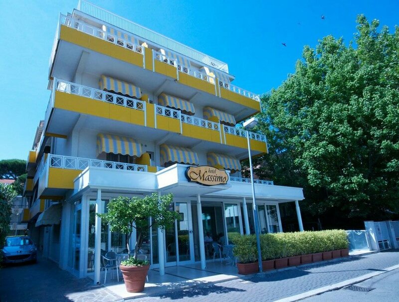 Гостиница Hotel Massimo в Риччоне