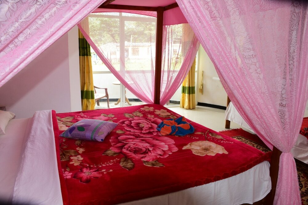 Фото White House Adam's Peak