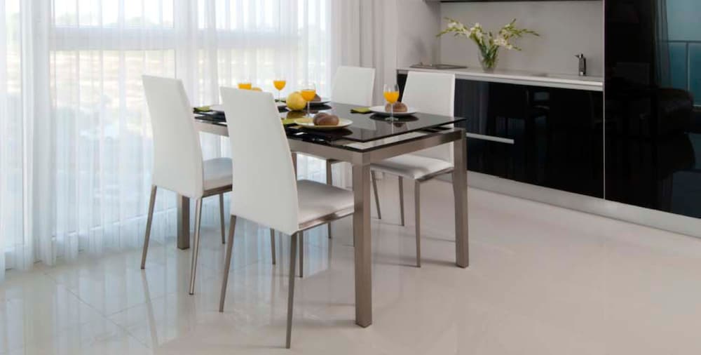 Фото Island Suites Hotel