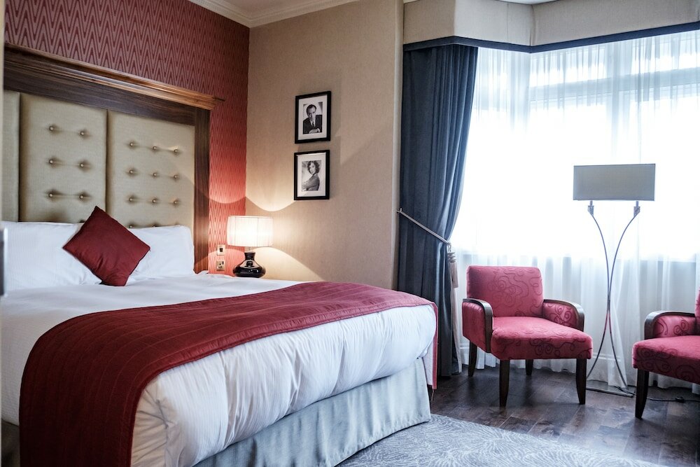 Фото The Drayton Court Hotel