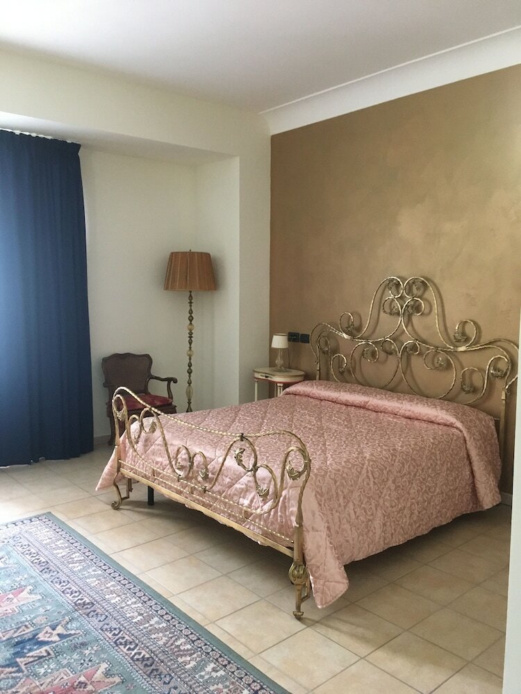 Фото Hotel Villa Giatra