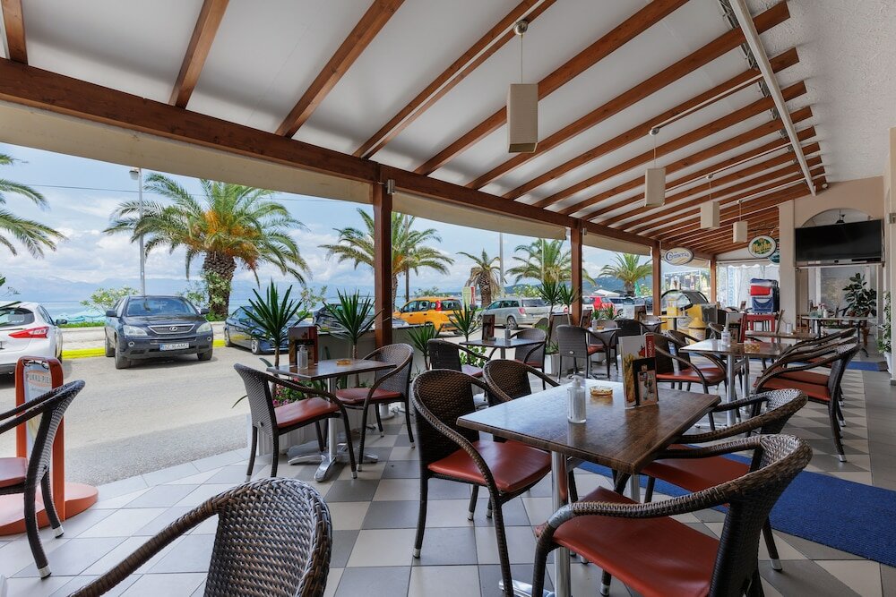 Фото Aphrodite Beachfront Hotel by Konnect, Roda