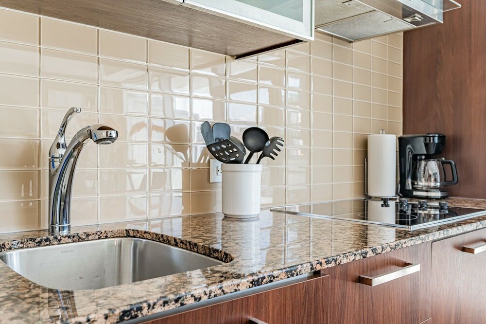 Фото The Bay Suites - Entertainment Dist