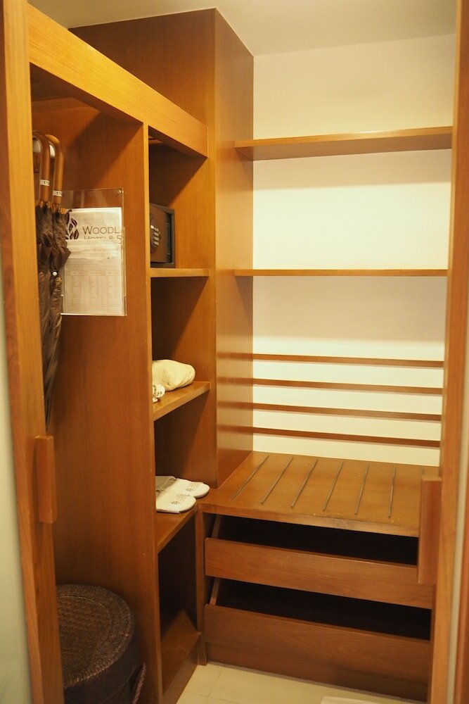 Фото Woodlands Suites Serviced Residences