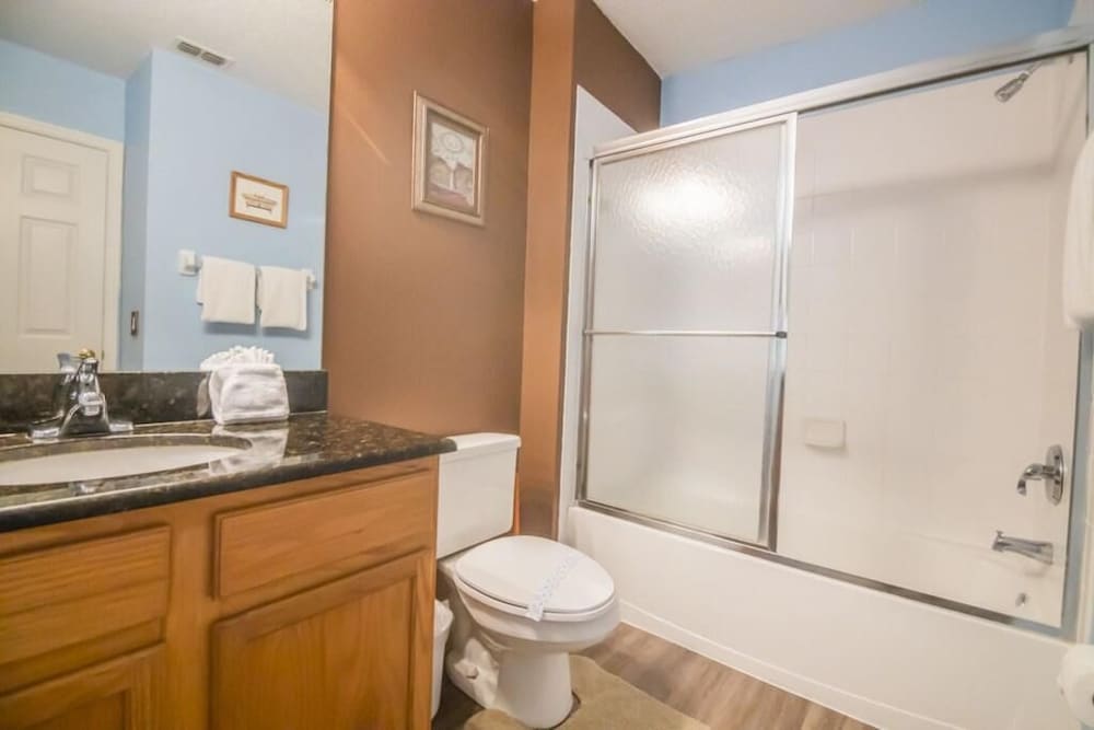 Фото Thomas' Lake Berkley Resort Townhome