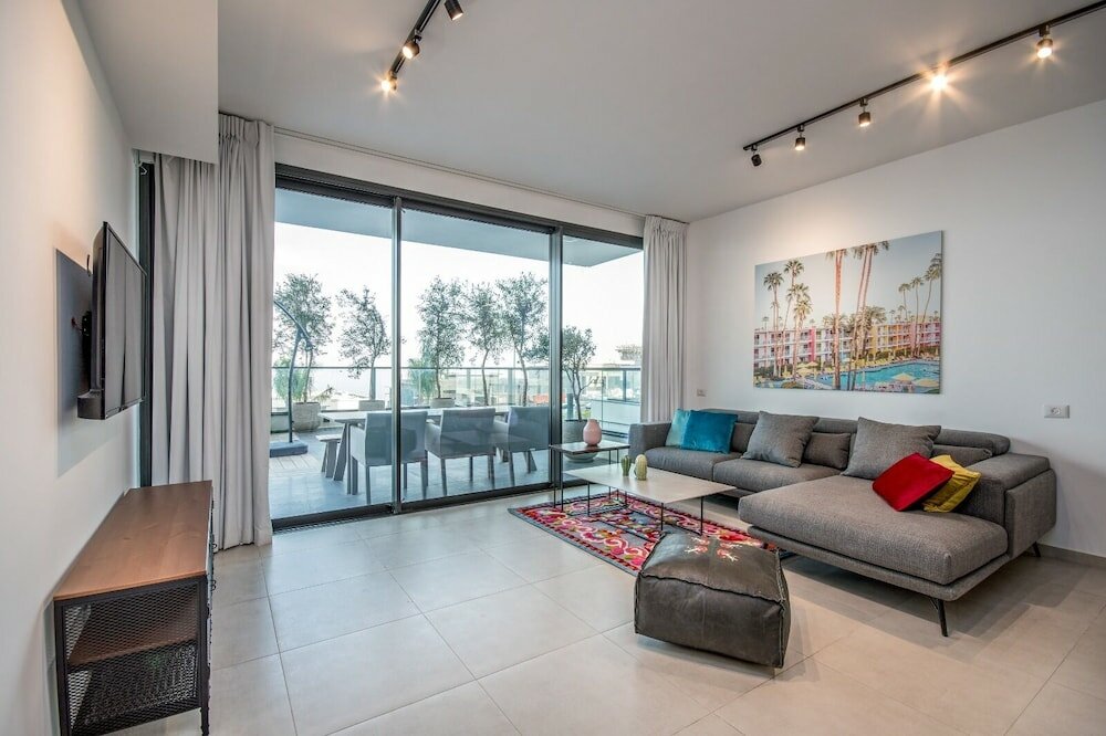 Фото Luxury Garden Apartment Heated Pool