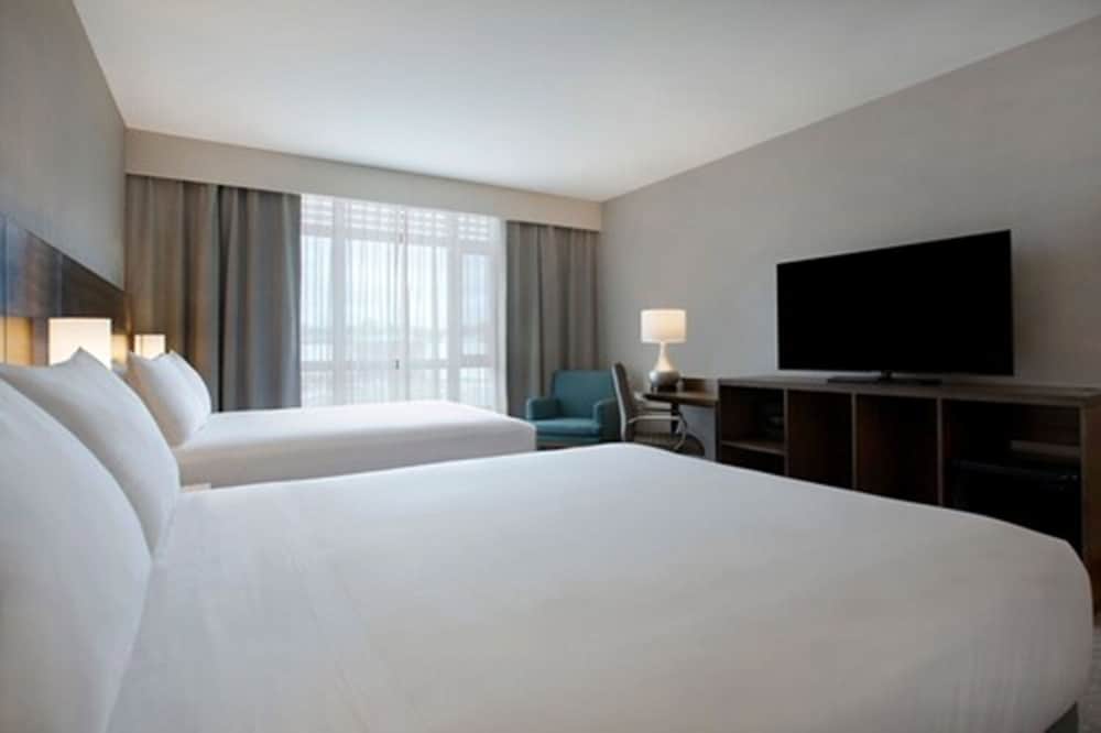 Фото Great Blue Heron Hotel