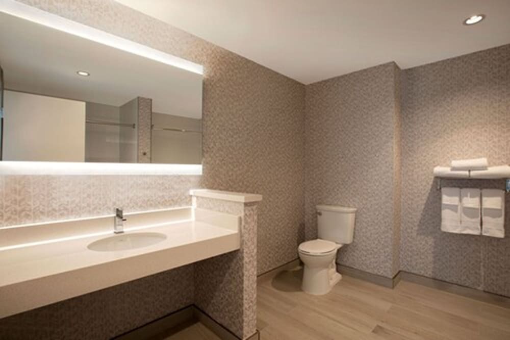 Фото Great Blue Heron Hotel