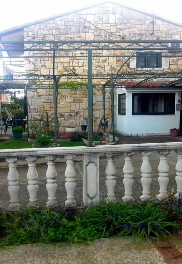 Фото Tomislav - 100 m From sea - H