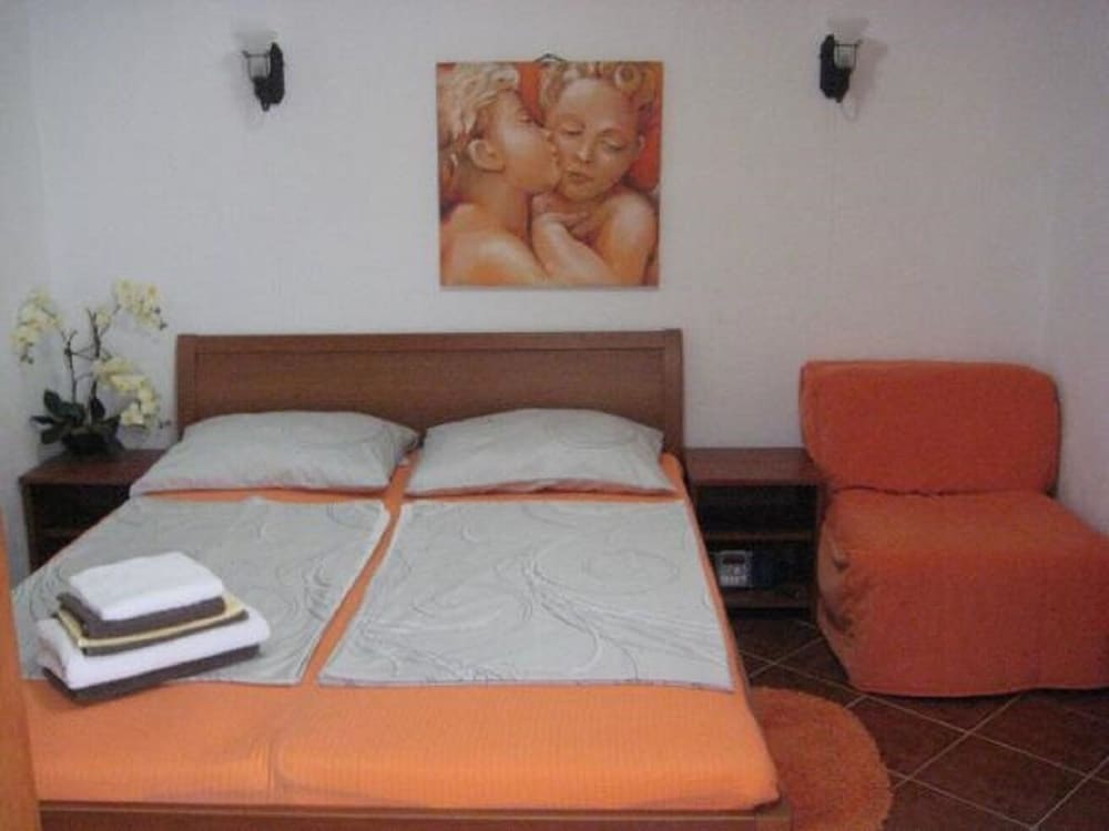 Фото Vida With Garden - A1 - Naranča