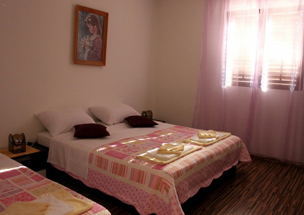 Фото Suzi - Parking - A1