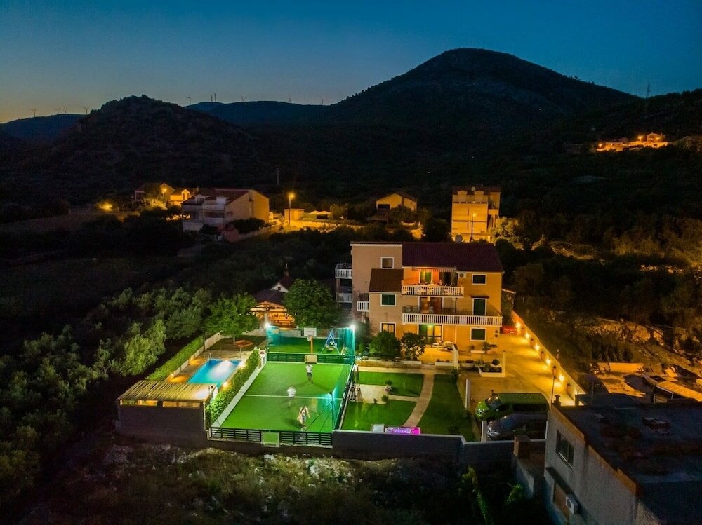 Фото Ani - With Pool and hot tub - A2 Sjeverni