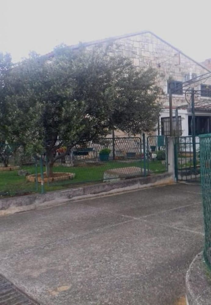 Фото Tomislav - 100 m From sea - H