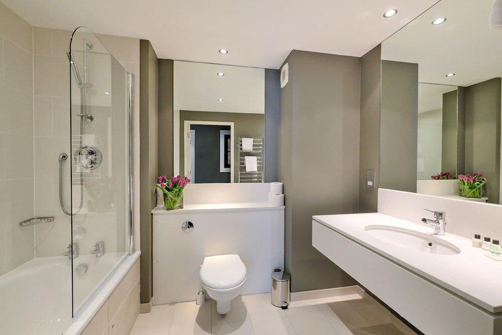 Фото Executive three Bedroom Apartment in Aberdeens West End