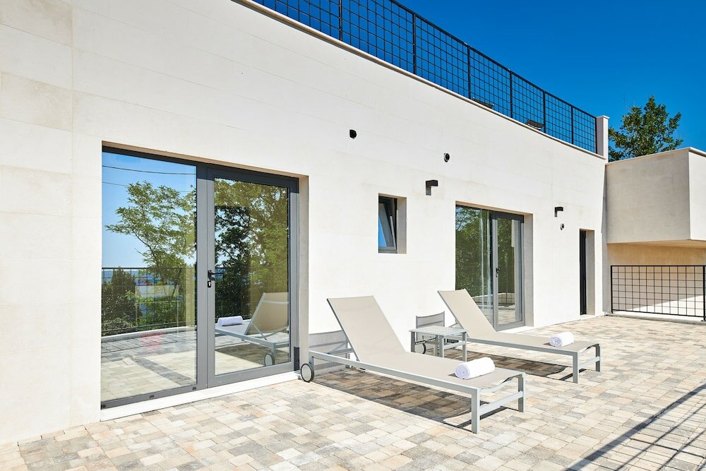 Фото Rainis Hill Top Villa