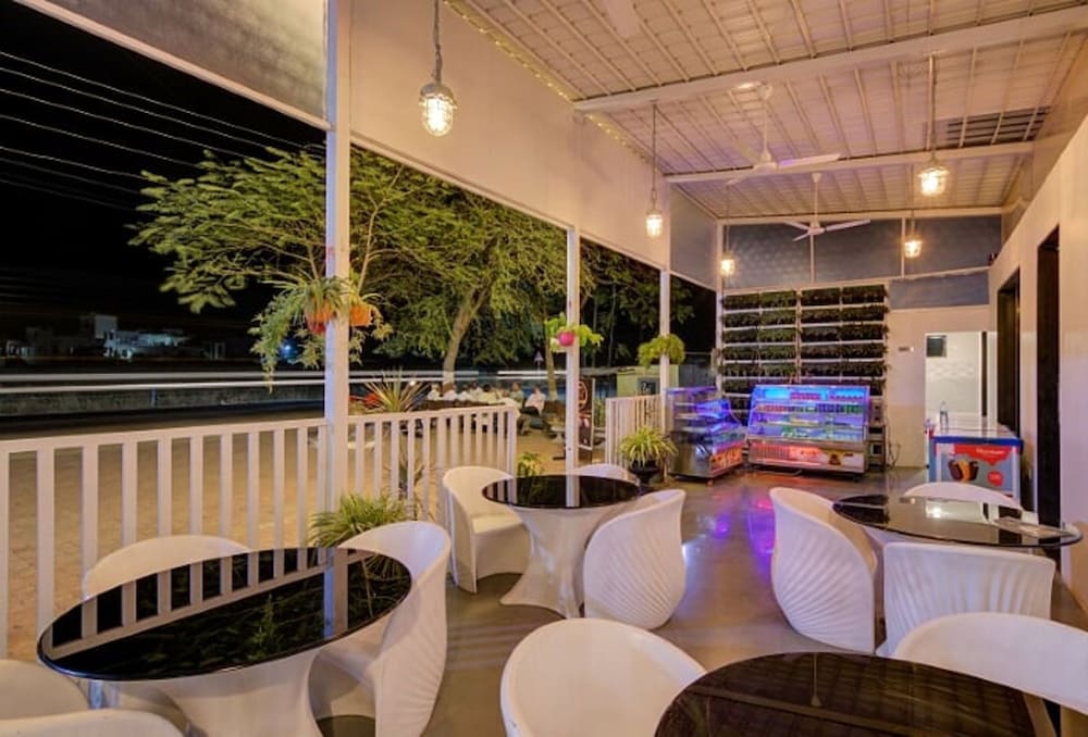 Фото Hotel Heera Excutive