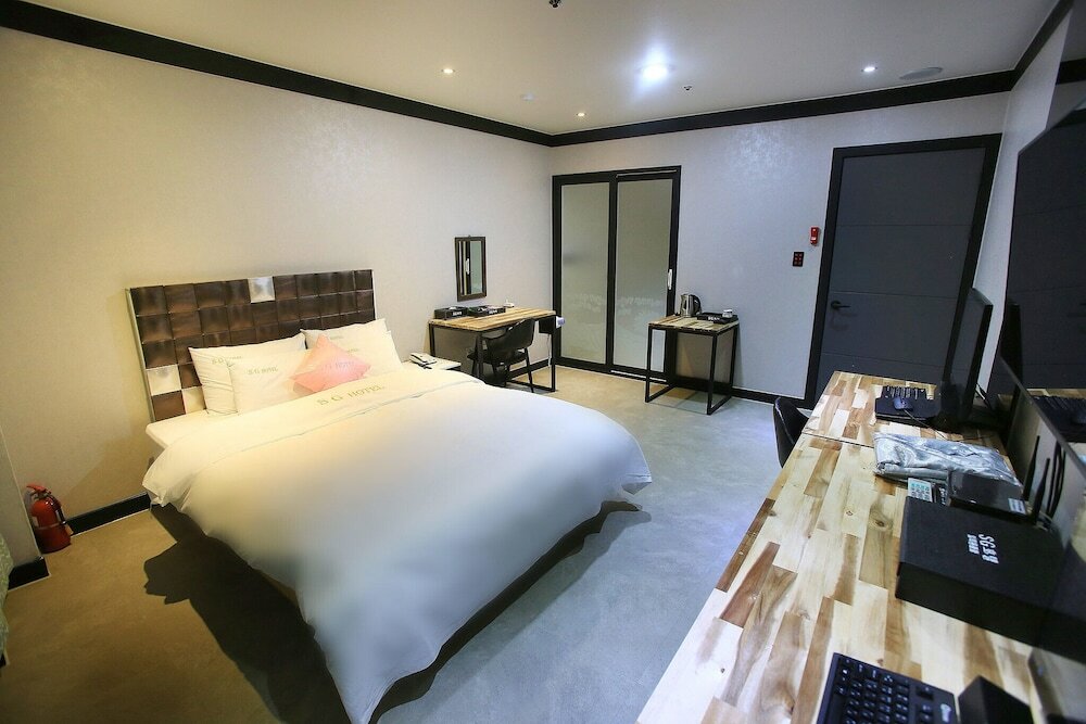 Фото Suwon Yeongtong Sg Hotel