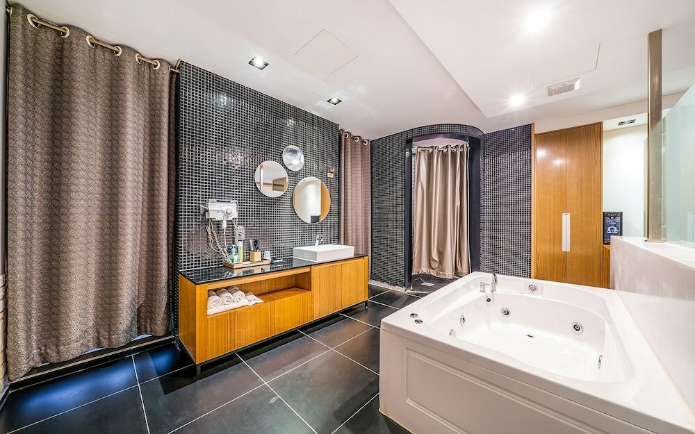 Фото Incheon Ali Suite Hotel