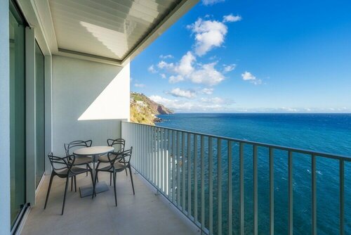 Гостиница Barreirinha Front-Line Sea View II в Фуншале