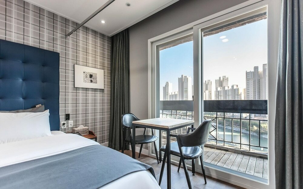 Фото Changwon Jinhae Yongwon Brown Dot Hotel