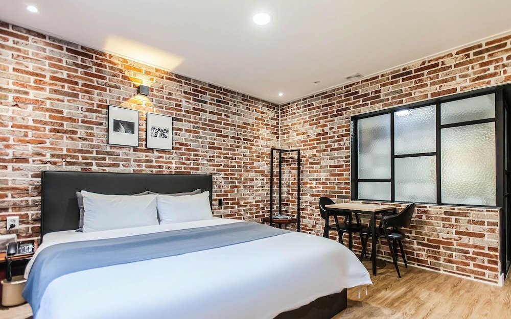 Фото Changwon Jinhae Yongwon Brown Dot Hotel