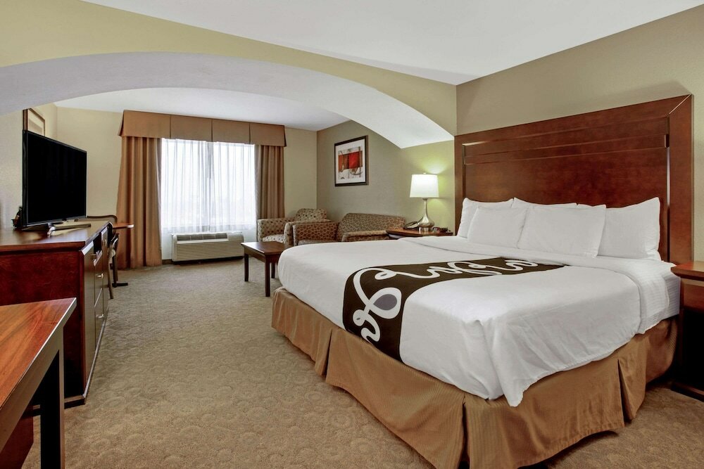 Фото La Quinta Inn & Suites by Wyndham Bismarck