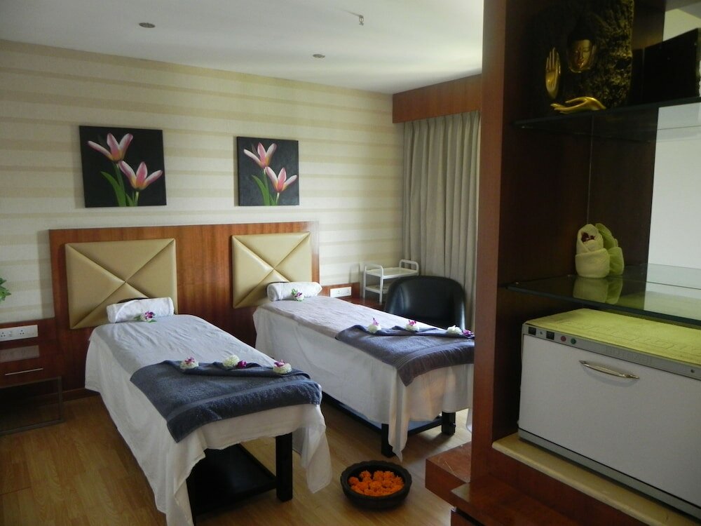 Фото Ramada by Wyndham Ahmedabad