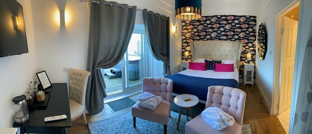 Фото Bayswell Park Hotel