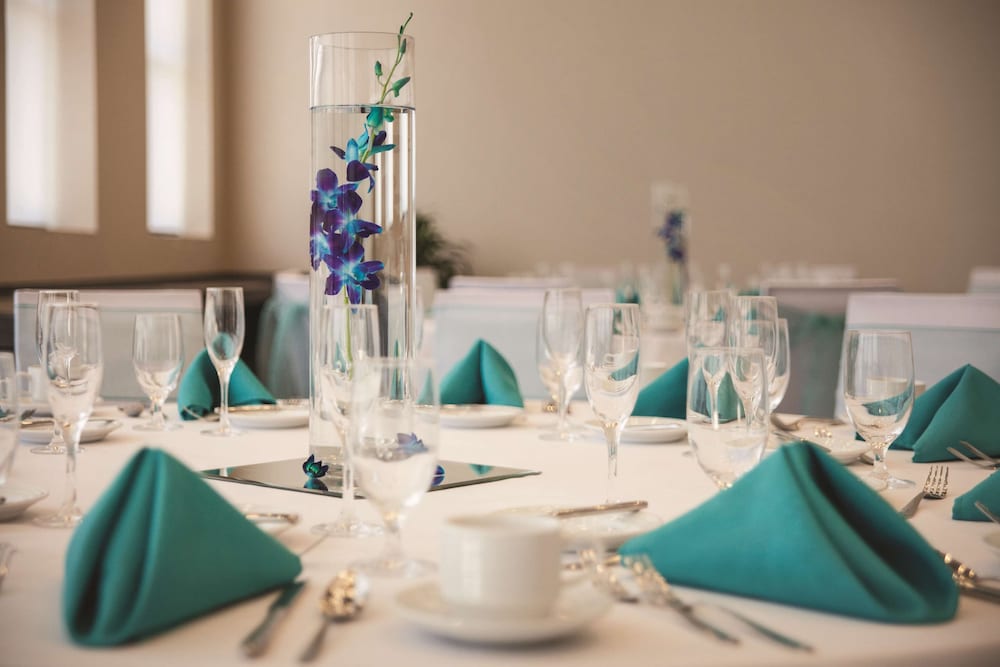 Фото Embassy Suites Springfield